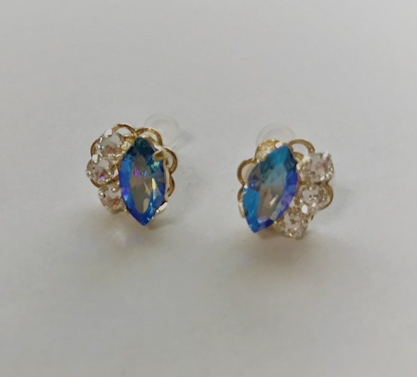 ビジューピアス